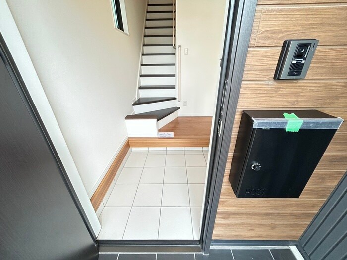 物件内観写真14　(玄関)