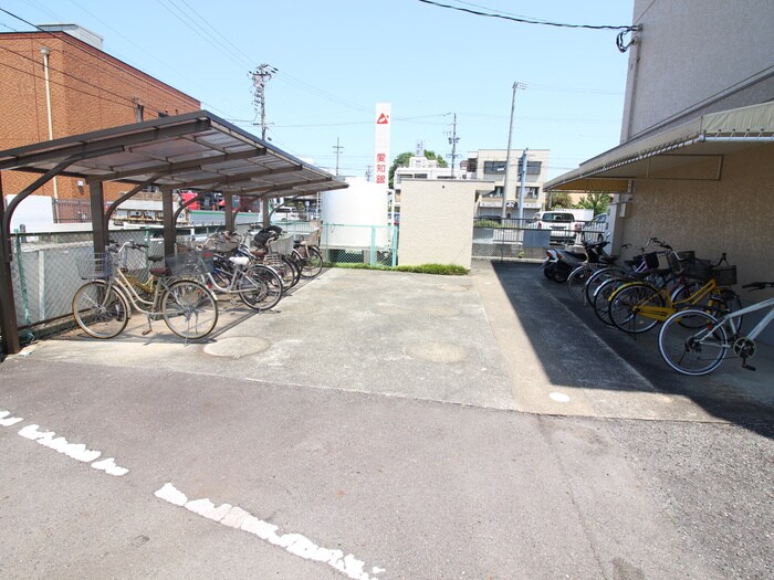 物件外観写真3　(駐輪場)