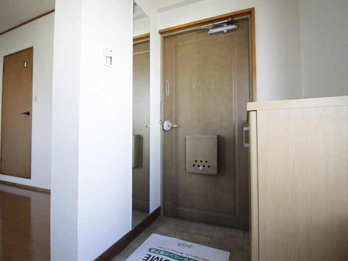 物件内観写真16　(玄関)