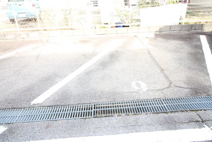 物件外観写真4　(駐車場)
