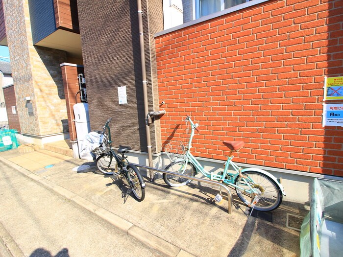 物件外観写真2　(駐輪場)
