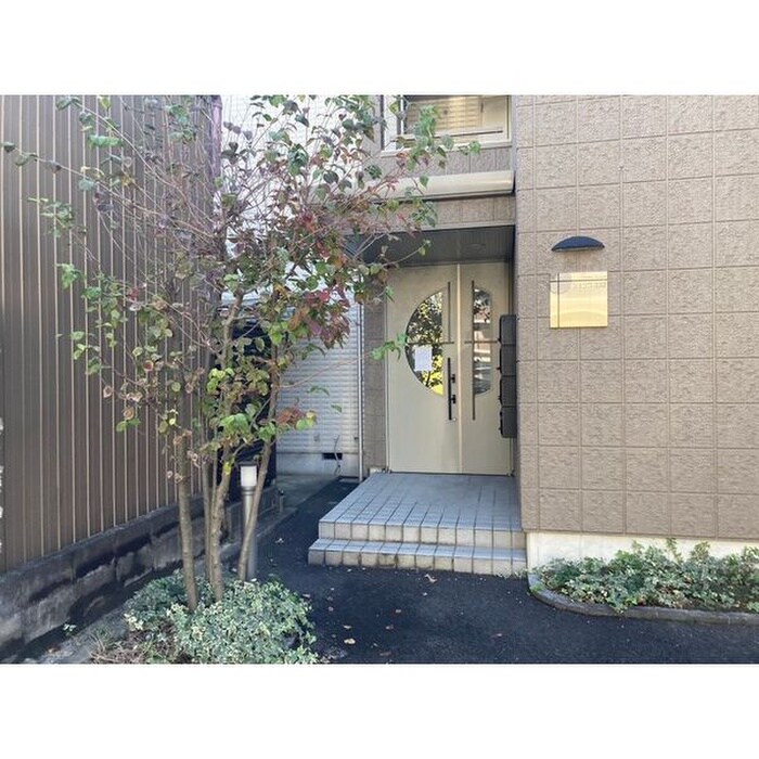 物件外観写真3　(エントランス部分)