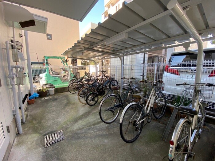 物件外観写真4　(駐輪場)