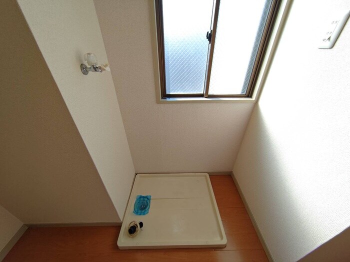 物件内観写真15　(洗濯機置場)