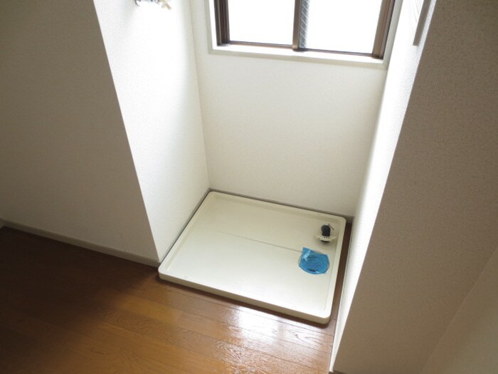 物件内観写真16　(洗濯機置場)