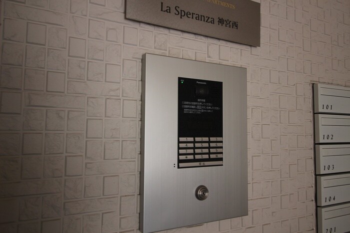 物件外観写真3　(エントランス部分)