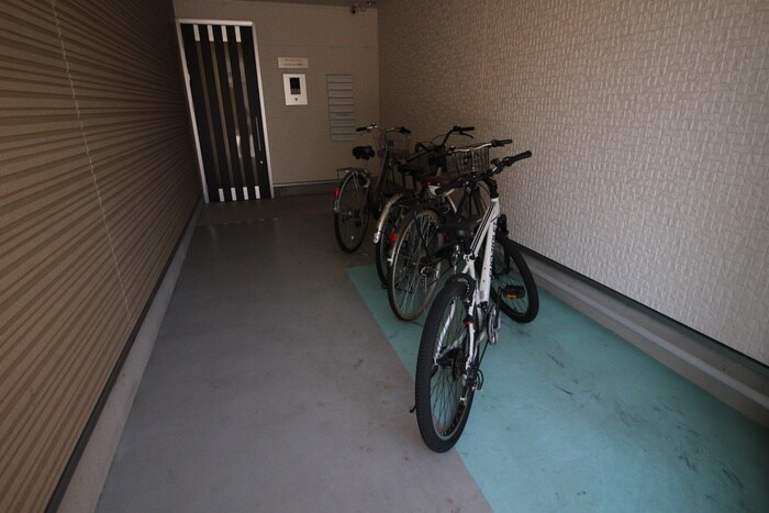 物件外観写真4　(駐輪場)