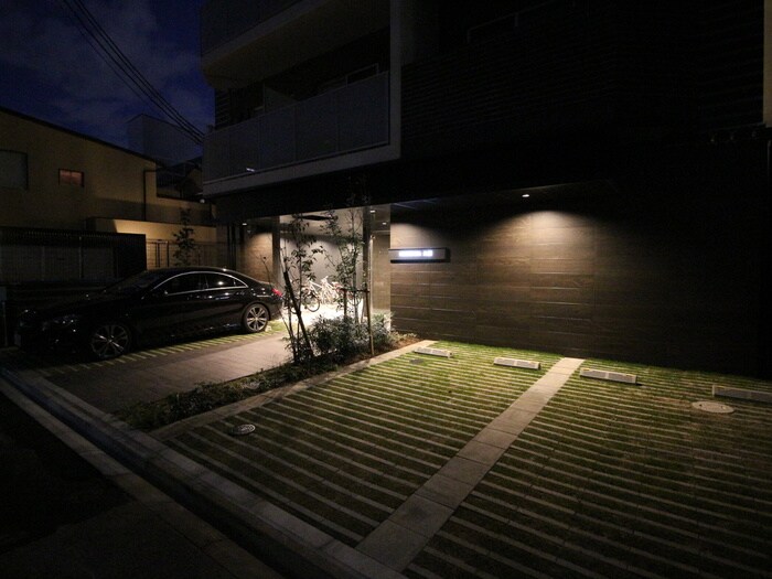 物件外観写真4　(駐車場)