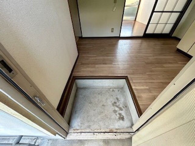 物件内観写真14　(玄関)