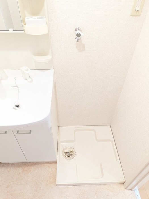 物件内観写真12　(洗濯機置場)