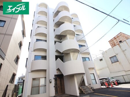 プチロワイヤルサトウ外観写真