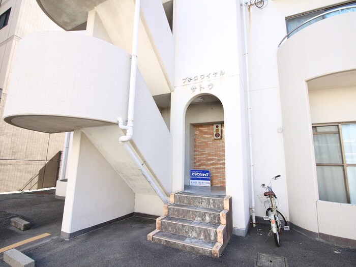 物件外観写真4　(エントランス部分)