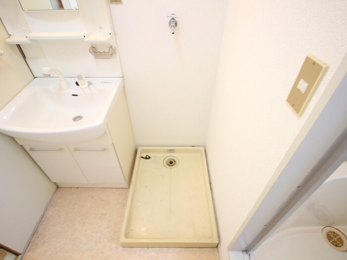 物件内観写真16　(洗濯機置場)