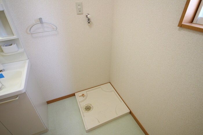 物件内観写真15　(洗濯機置場)