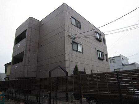 スパイクナ－ド外観写真