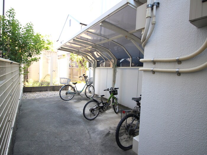 物件外観写真3　(駐輪場)