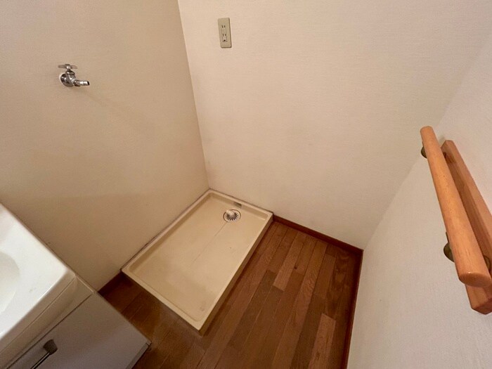 物件内観写真15　(洗濯機置場)