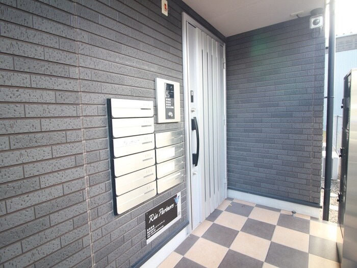 物件外観写真3　(エントランス部分)