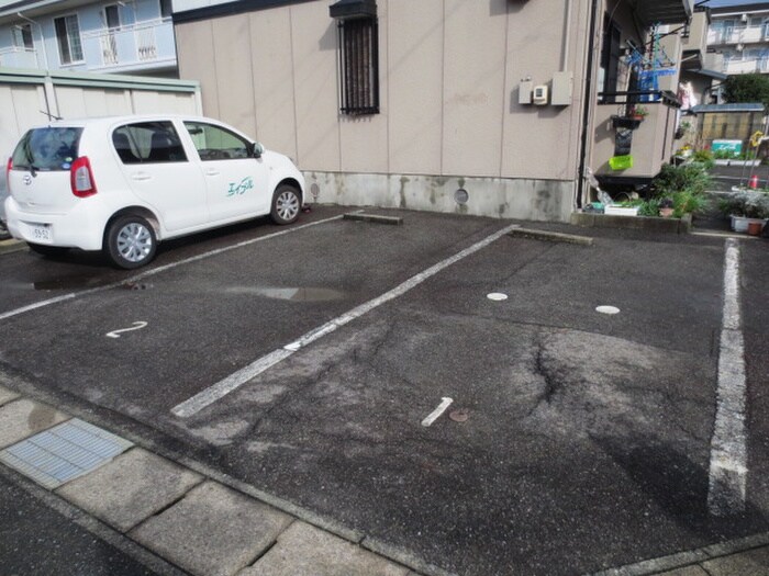物件外観写真6　(駐車場)