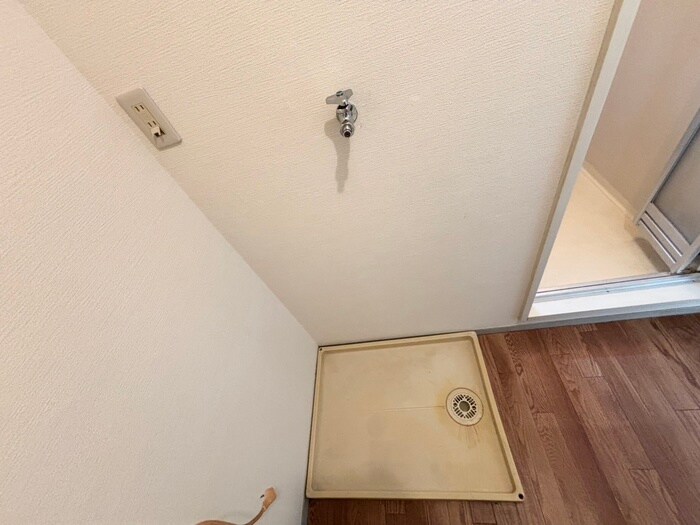 物件内観写真16　(洗濯機置場)