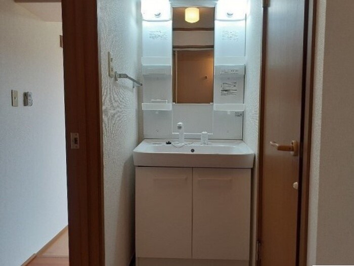 物件内観写真8　(洗面)
