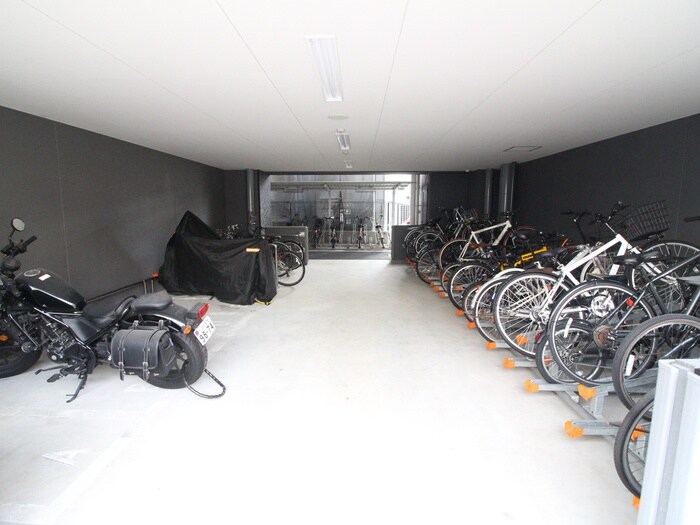 物件外観写真4　(駐輪場)