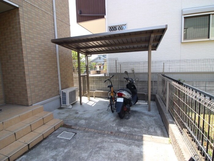 物件外観写真3　(駐輪場)