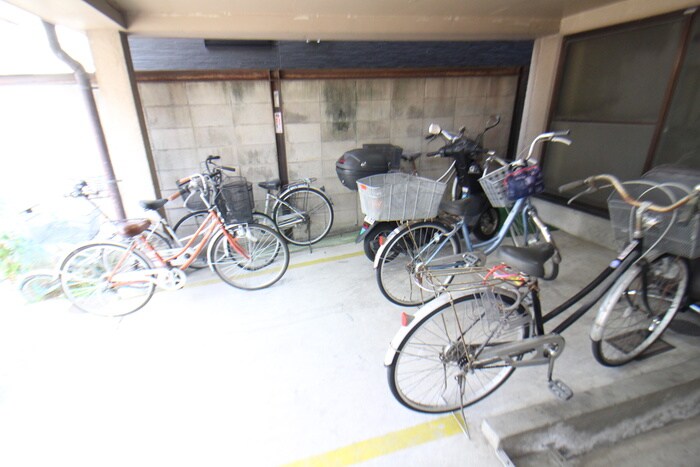 物件外観写真5　(駐輪場)
