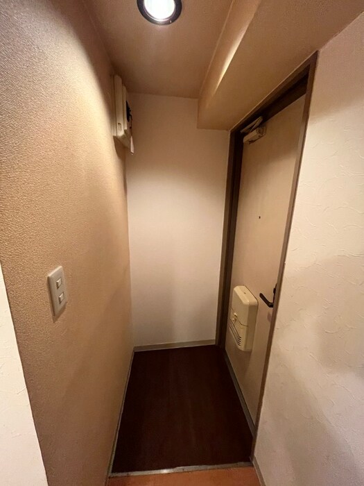 物件内観写真18　(玄関)