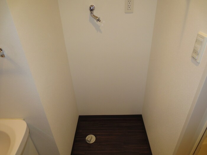 物件内観写真15　(洗濯機置場)