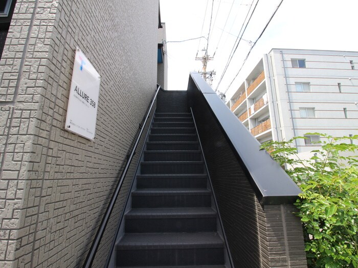 物件外観写真5　(エントランス部分)