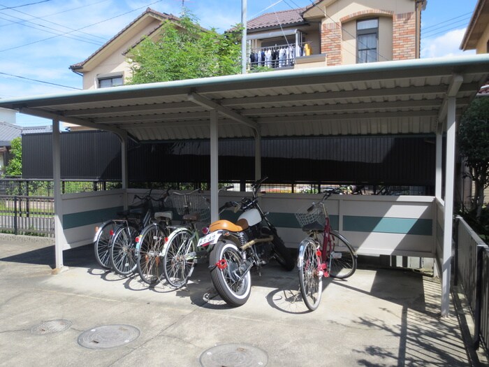 物件外観写真2　(駐輪場)