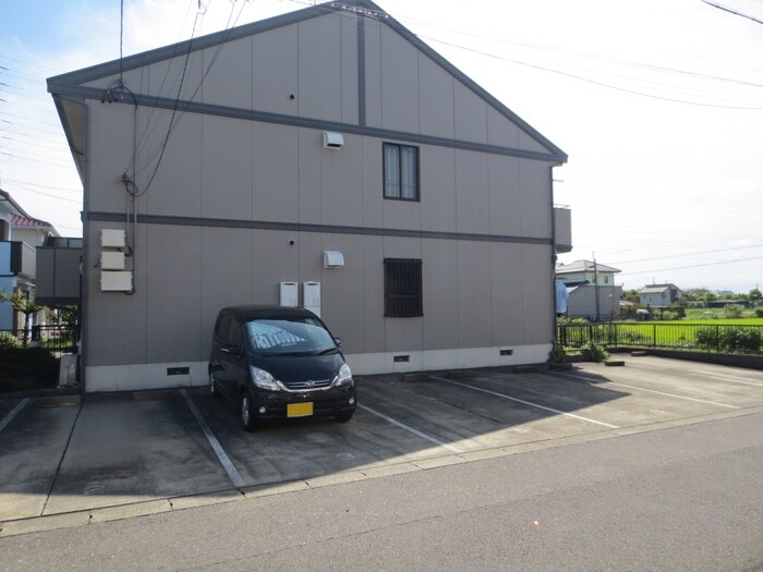 物件外観写真3　(駐車場)