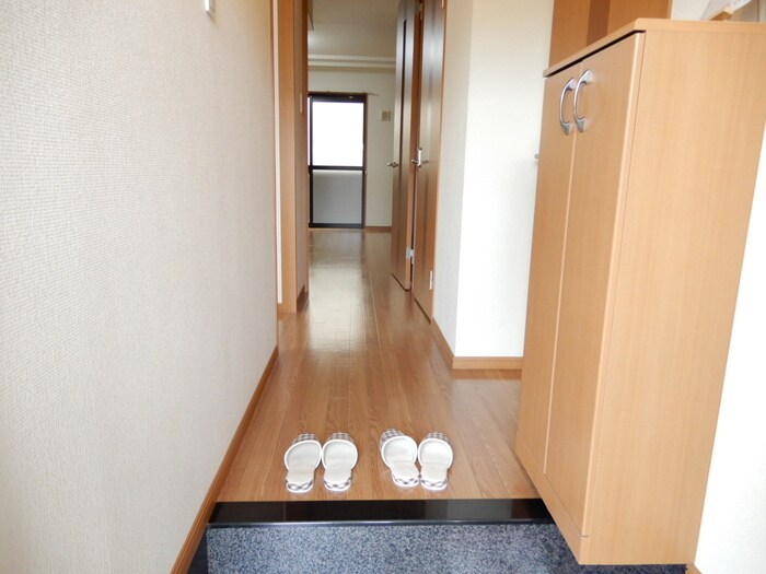 物件内観写真18　(玄関)