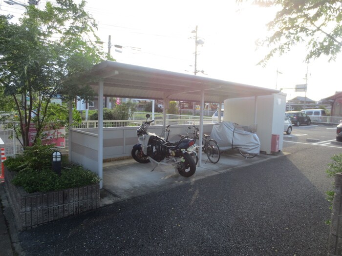 物件外観写真4　(駐輪場)