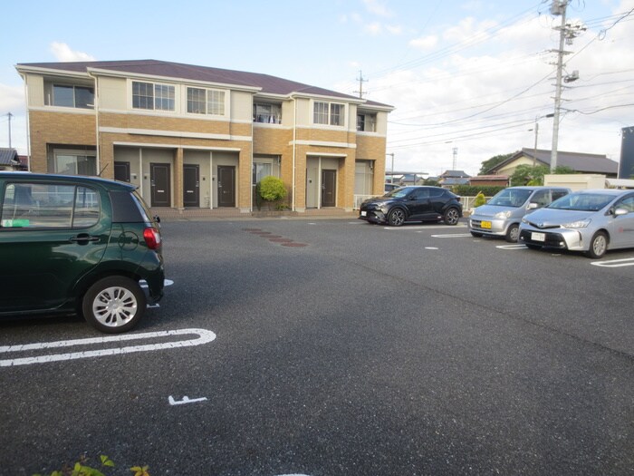 物件外観写真5　(駐車場)