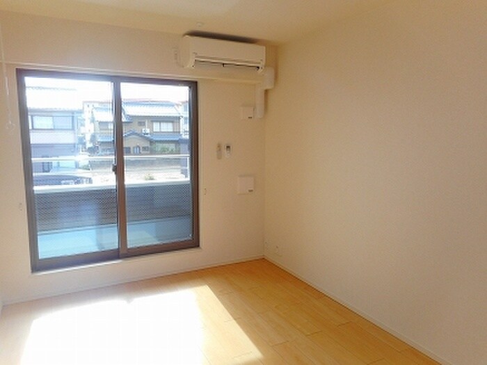 物件内観写真4　(居室)