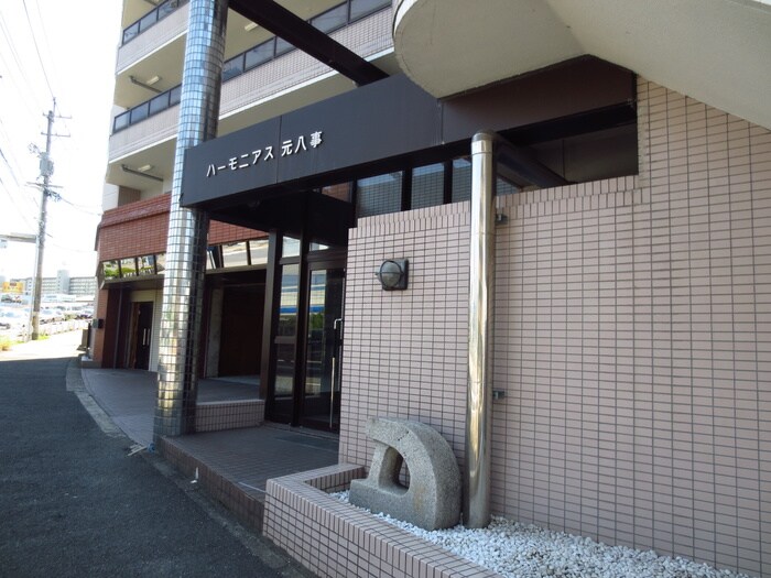 物件外観写真3　(エントランス部分)