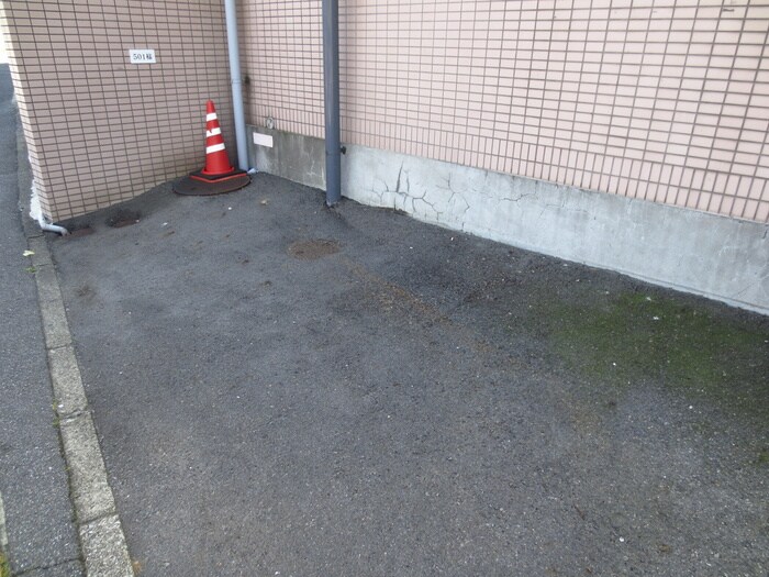 物件外観写真4　(駐車場)