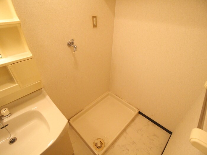 物件内観写真15　(洗濯機置場)