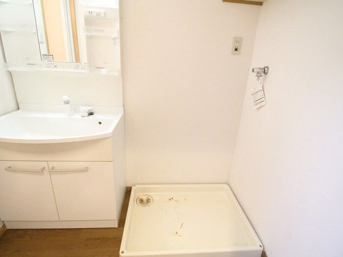 物件内観写真16　(洗濯機置場)