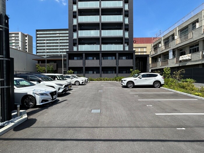 物件外観写真3　(駐車場)