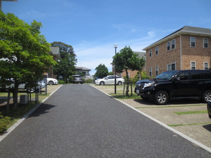 物件外観写真6　(駐車場)