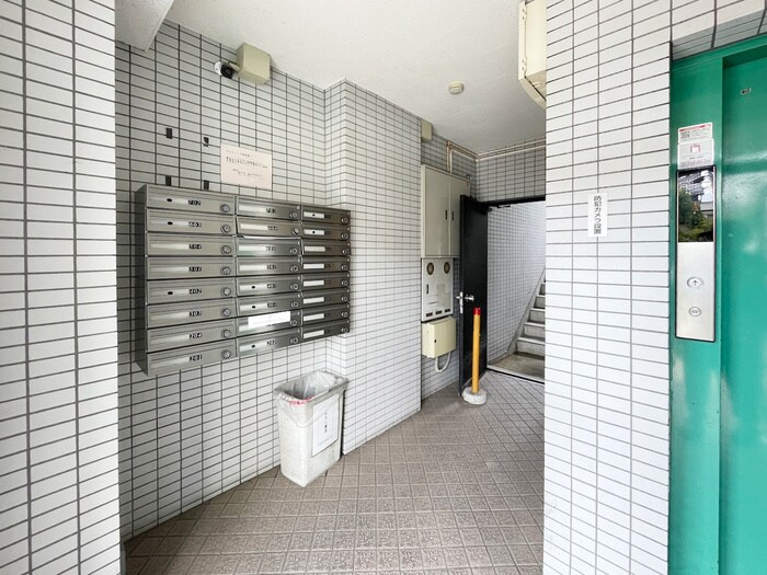 物件外観写真3　(エントランス部分)