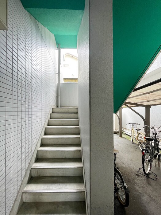 物件外観写真4　(エントランス部分)