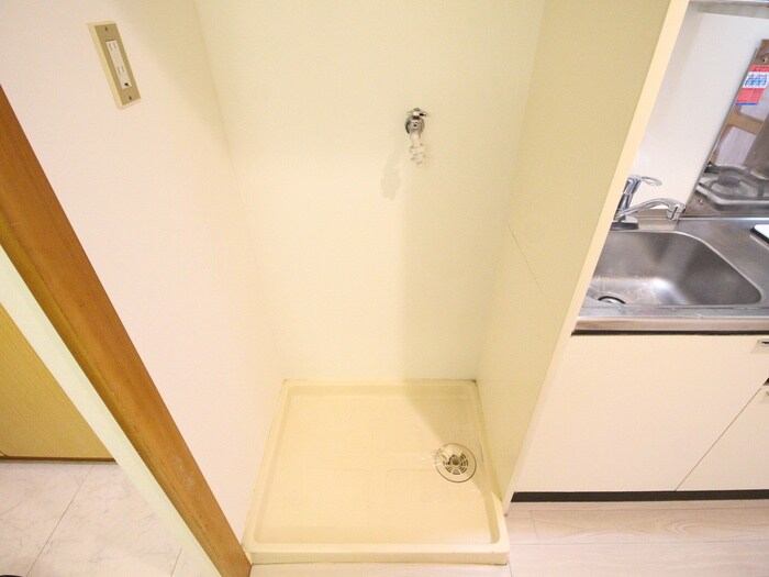 物件内観写真12　(洗濯機置場)