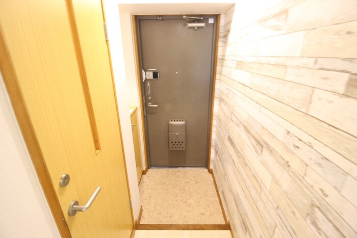 物件内観写真16　(玄関)