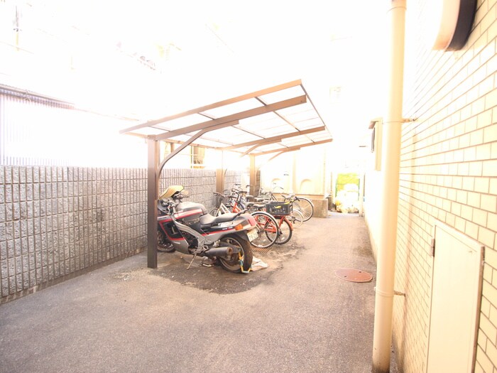 物件外観写真6　(駐輪場)