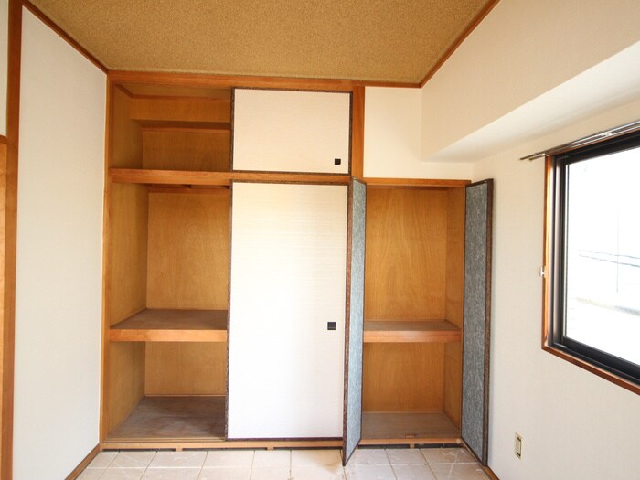 物件内観写真12　(収納)