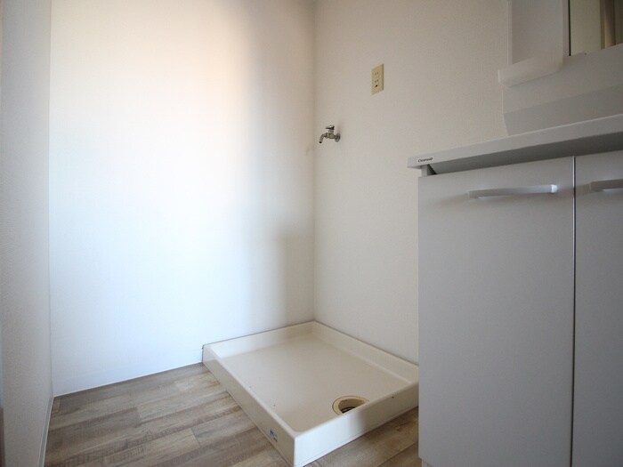 物件内観写真16　(洗濯機置場)